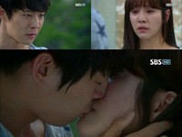 韓国SBS水木ドラマ『屋根裏部屋の皇太子』のイ・ガク(JYJユチョン)とパク・ハ(ハン・ジミン)が初キスを披露し話題だ。
