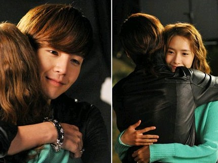 韓国KBS 2TVドラマ『ラブレイン』第11話で、ハナ(少女時代ユナ)を家の前に呼び出したジュン(チャン・グンソク)が、後ろから彼女を抱きしめるバックハグを見せるという。