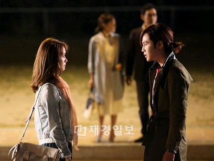 韓国KBSドラマ『ラブレイン』のチャン・グンソクが冷たい性格に変化し、再びユナを傷つけてしまう。

