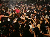 ソン・ジュンギ、タイでのファンミーティングで2,000人が熱狂！
