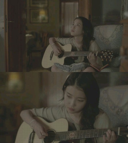 IU（アイユ）が、11日に発売するニューアルバム『二十歳の春』の自作曲『PEACH』のティーザー映像を公開した。
