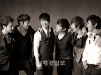 最近韓国の歌謡・放送界を賑わせている神話(SHINHWA シンファ)のメンバー6人が、5月5日にこどもの日スペシャルとして行われる韓国MBC『2012こどもたちに新しい命を』のMCに抜擢され、話題となっている。写真=神話カンパニー