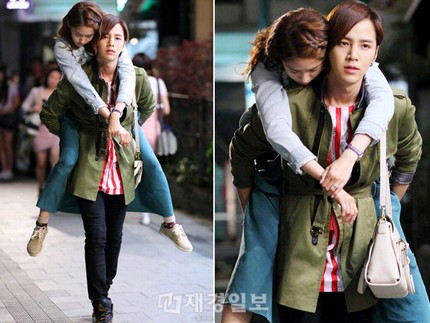 韓国KBSドラマ『ラブレイン』のチャン・グンソクが、ユナをおんぶして話題を集めている。

