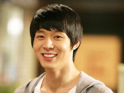 韓国SBSドラマ『屋根裏部屋の皇太子（原題）』の主演俳優パク・ユチョン（JYJ）が、最近“マンチッナム”として話題だ。