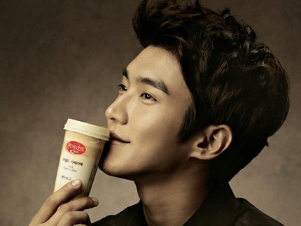 毎日乳業（代表：イ・チャングン）の代表的なコーヒーブランド「カフェラテ」の新しい広告モデルとして、韓流旋風を巻き起こしているSUPER JUNIORのメンバー、チェ・シウォンが抜擢された。