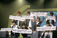 男性7人組グループINFINITE（インフィニット）が、15日午後、ソウル松坡区オリンピック公園オリンピックホールで3rdミニアルバム「INFINITIZE」のショーケースを開催した。