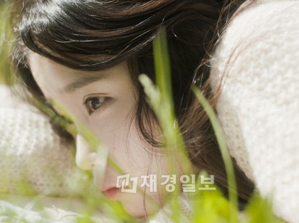 歌手IU（アイユー）のシングル「一日の終わり」が疲れを知らぬパワーを見せている。