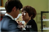 MBC水木ドラマ『I DO I DO』（脚本チョ・ジョンファ、演出カン・デソン）のキム・ソナとイ・ジャンウが、密着スキンシップシーンで注目を集めた。