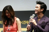 映画「泥棒たち（原題）」の制作報告会に出演者のチョン・ジヒョン、キム・スヒョンらが出席した。