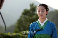 韓国MBC週末特別企画『Dr.JIN』に登場する強靭で華やかな武官キム・ギョンタクが、長い間想いを寄せいていたヨンレに求婚し、2人のロマンスは新たな局面を迎える。