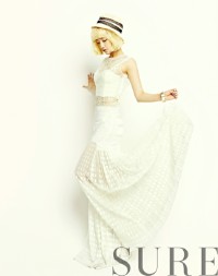 女優パク・シネが、ファッションマガジン『シュア（SURE）』7月号で魅惑的な金髪の美女に変身した。