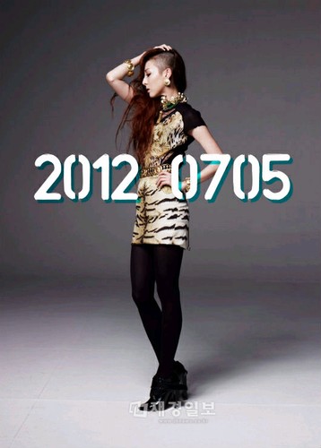 2NE1(トゥエニイワン)が7月5日のカムバックを確定した中、メンバーのサンダラ・パクの型破りなヘアースタイルが話題になっている。