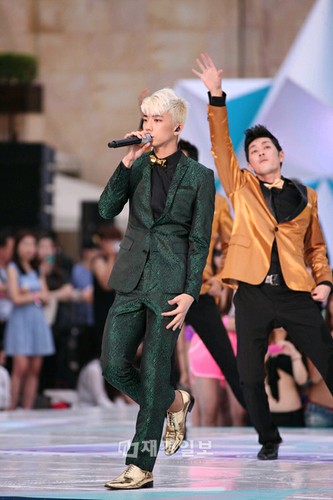 2PMのウヨンが28日午後7時、ソウル・バンヤンツリーで開催されたMnet「20’s Choice」で初のソロステージを披露した。