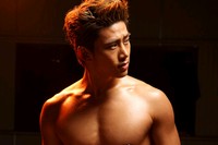 3日に放送された韓国MBCミュージック『ショーチャンピオン』では、ヘルストレーナーを対象に腹筋アンケートが行われた。その結果、2PMのテギョンがK-POP界最高の筋肉の持ち主に選ばれた。
