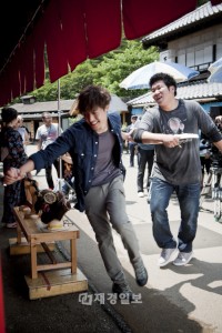 SS501のキム・ヒョンジュンとチョン・ユミ主演のドラマ『都市征伐』（演出：ヤン・ユンホ、脚本：ファン・ジュハ）は10日、日光のエンターテイメントカルチャーパーク「日光江戸村」での撮影の様子を公開した。