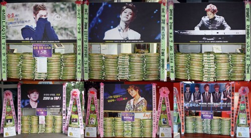 MBLAQの多国籍ファンが、MBLAQのコンサートに米と練炭の花輪を送り、MBLAQを応援した。