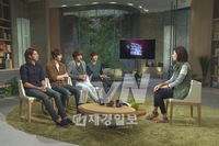 tvN時事教養番組『ペク・ジヨンのピープルインサイド』が、CNBLUEとのインタビューの様子を二日にわたって放送した。 写真＝tvN「ペク・ジヨンのピープルインサイド」