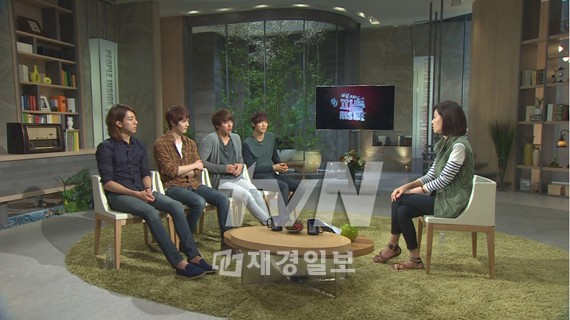 tvN時事教養番組『ペク・ジヨンのピープルインサイド』が、CNBLUEとのインタビューの様子を二日にわたって放送した。 写真＝tvN「ペク・ジヨンのピープルインサイド」