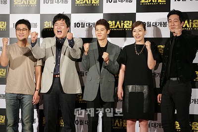 映画『会社員』の制作発表会が12日午前、ソウル東大門のメガボックスで開かれ、出演者のソ・ジソプ、イ・ミヨン、クァク・ドウォン、キム・ドンジュン（ZE:A）が出席した。