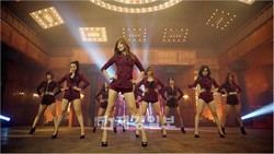 韓国時間の13日正午に公開されたSecretの新曲「POISON」が、公開3日でYoutube再生数約200万回に達し、チャート1位を記録した。
