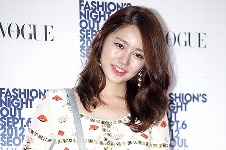 女優ユン・ウネが韓国MBC新ドラマ『会いたい』のヒロインとして約1年5か月ぶりにブラウン管に復帰する。