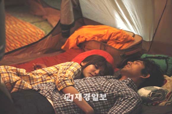 tvN水木ドラマ『第3病院』が、オ・ジホとスヨンが一緒に眠る写真を公開し話題だ。