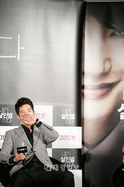 10日午前、ソウルのメガボックスで、アクションスリラー映画『私が殺人犯だ』の制作報告会が開かれ、主演俳優のパク・シフとチョン・ジェヨンが出席した。
