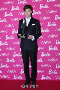 「2012 バービー＆ケンアワード」で東方神起のユンホが少女時代ジェシカとともにバービー＆ケンアワードを受賞した。