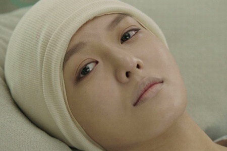 tvN水木ドラマ『第3病院』では、脳腫瘍患者役を演じているスヨン（少女時代）の遺言が公開され、ハッピーエンドを願う視聴者たちの声がより一層激しさを増している。