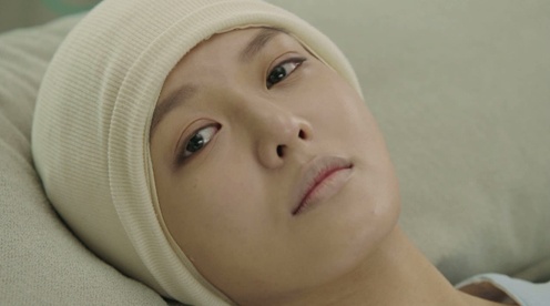 tvN水木ドラマ『第3病院』では、脳腫瘍患者役を演じているスヨン（少女時代）の遺言が公開され、ハッピーエンドを願う視聴者たちの声がより一層激しさを増している。