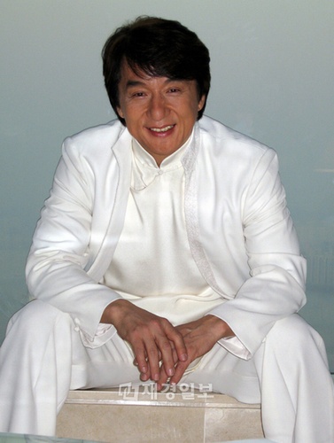 中国アクション映画のヒーロー、ジャッキー・チェンが、アジア最大の音楽祭『2012 Mnet Asian Music Awards(2012 MAMA)』に参加することが決まった。