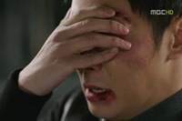 MBC水木ドラマ『会いたい』で、JYJパク・ユチョンの涙の演技が好評を博している。写真=イギムプロダクション