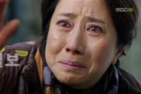 MBC水木ドラマ『会いたい』で、ユン・ウネとソン・オクスクが14年ぶりに再会し、視聴者の涙腺を刺激した。