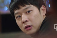 MBC 水木ドラマ『会いたい』では、ユ・スンホがパク・ユチョンに対する嫉妬心と怒りを露わにし、二人の葛藤が頂点に達する姿が描かれた。