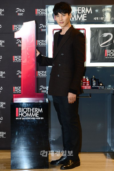 男性スキンケアブランド「BIOTHERM HOMME」のモデルを務める俳優のウォンビンが3日午前、アクアパワーXLサイズリミテッドエディションの発売記念イベントに出席した。