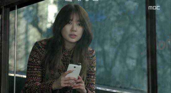 MBC水木ドラマ『会いたい』でイ・スヨン役を熱演中のユン・ウネのヘアスタイルが話題となっている。写真＝『会いたい』キャプチャ