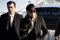 パク・ユチョンが、ドラマ『屋根部屋の皇太子』の中国プロモーションに出席するため、仁川国際空港に現れた。