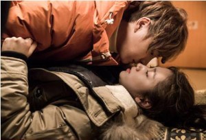 tvN新ドラマ『隣のイケメン』で、ユン・シユン＆パク・シネの初キスシーンが公開された。