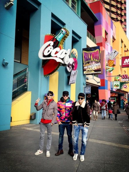2PMのJun.Kがユニバーサル・スタジオ・ジャパン（USJ）で楽しんでいる様子を公開した。写真＝Jun.Kのツイッターより