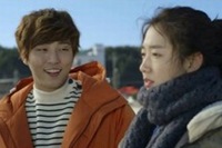 愉快なラブコメディーが好評のtvNドラマ『隣のイケメン』で、ユン・シユンとキム・ジフンの相反する“愛し方”が話題となっている。