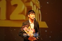 キム・スヒョン、ソウル映像広告祭 “今年のモデル賞” 受賞