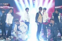 SUPER JUNIOR-MがKBSミュージックバンクで「Break Down」のステージを披露する動画が公開された。
