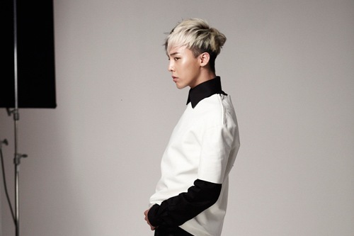 化粧品ブランド「The Seam」は6日、BIGBANGのG-DRAGONを新しい専属モデルに抜擢したことを明らかにした。