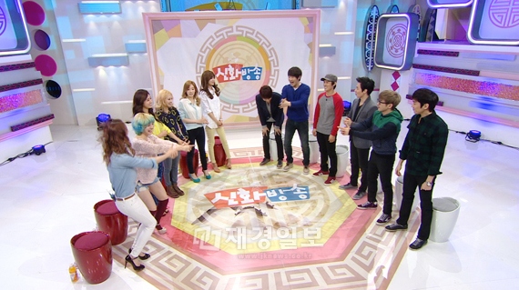 10日放送のJTBCバラエティー番組『神話放送』に少女時代が電撃出演する。