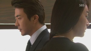 ドラマ『野王』のクォン・サンウの横顔が話題になっている。