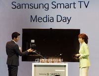 サムスン電子は19日、2013年サムスンスマートTVメディアデー』を開催し、同製品のCMモデルとして活動中の俳優ヒョンビンが出席した。