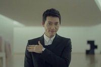 ヒョンビン、オンライン広告でダンディーなプチダンスを披露【動画】