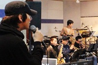 キム・ヒョンジュン(マンネ)、単独ライブ控えバンドの熱い練習風景を公開