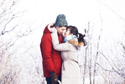 チョ・インソンとソン・ヘギョのロマンチックな“雪原デート”グラビアが公開された。