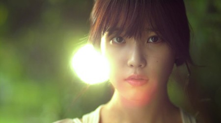 IUが日本で発売する新曲「Beautiful Dancer」のミュージックビデオが公開された。